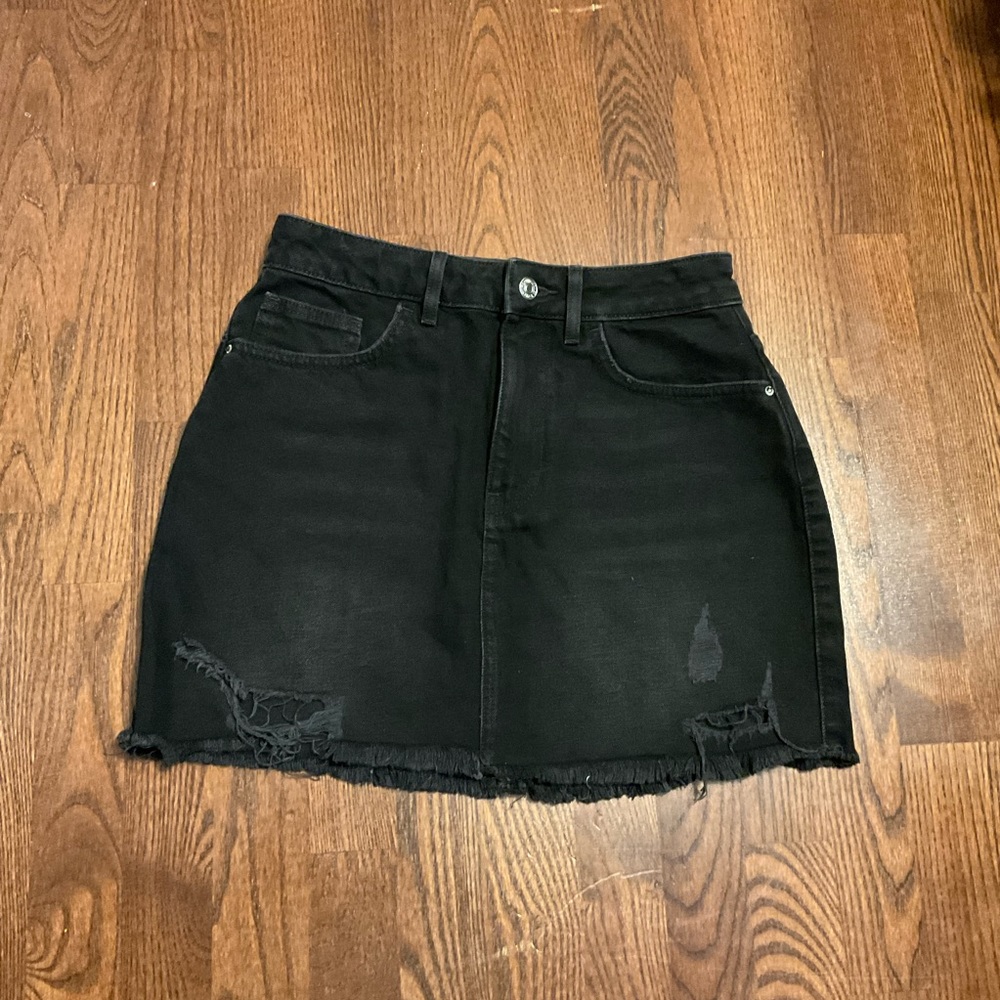 Forever 21 black distressed jean skirt
